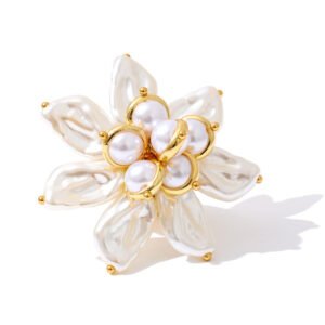 Baroque pearl petal-shaped ring